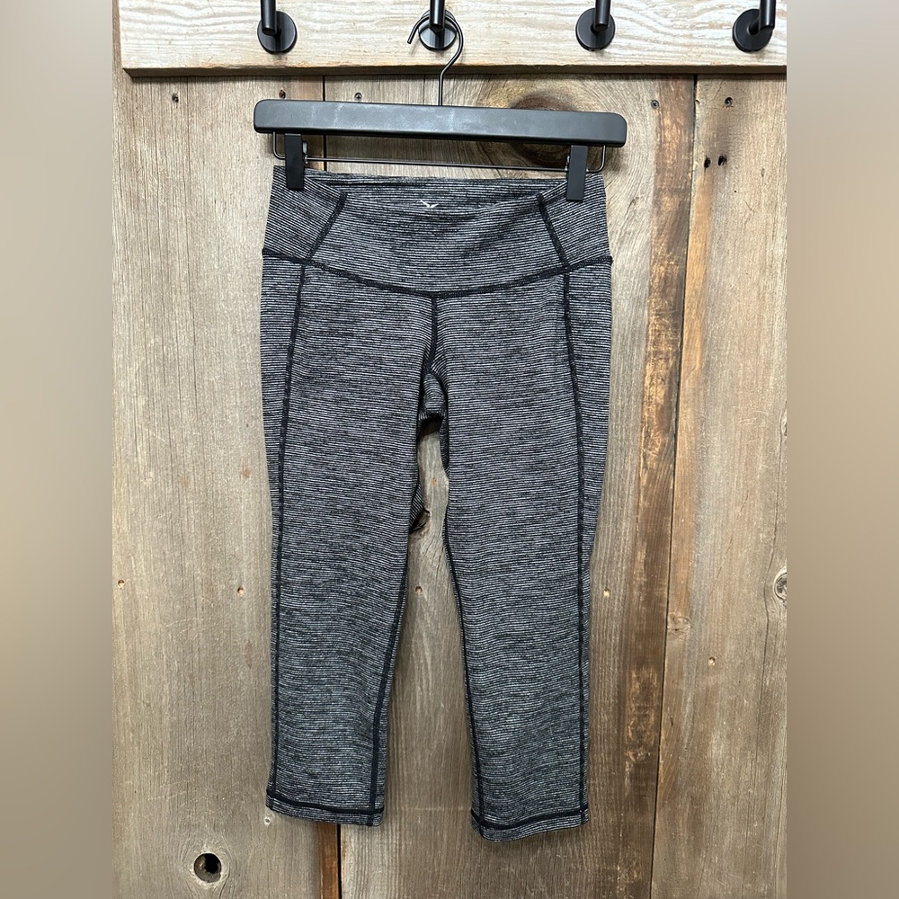 Old Navy Low Rise Crop Stripe Legging in Black Size Small